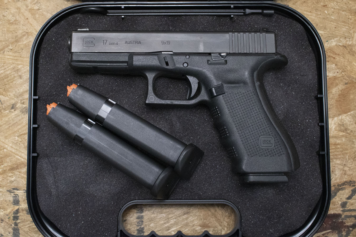 GLOCK 17 Gen4 9mm Police Trade-in Pistol with Three Magazines and Case